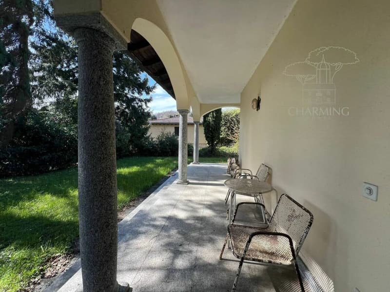 Villa con Ampio Terreno Edificabile nel Cuore di Ponte Capriasca (1)