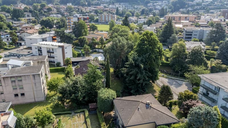 Villa mit Grossem Baulandgrundstück im Herzen von Ponte Capriasca (3)