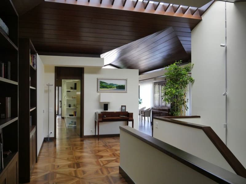 Elegante Villa di Prestigio Immersa nel Verde a Due Passi dalla TASIS (7)