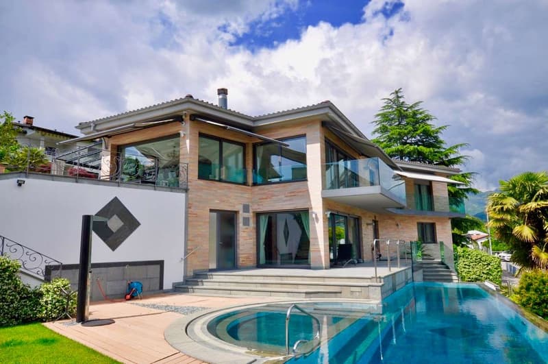 Exclusive Villa with Lake View for Rent in Comano (10)