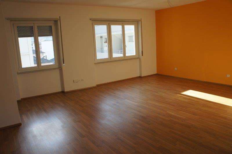CHIASSO CENTRO: APPARTAMENTI RINNOVATI DA 2.5 A 4.5 LOC. (8)