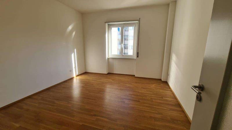 CHIASSO CENTRO: APPARTAMENTI RINNOVATI DA 2.5 A 4.5 LOC. (6)