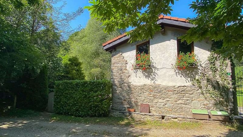 Jolie maison rustique secondaire avec grand terrain (4)