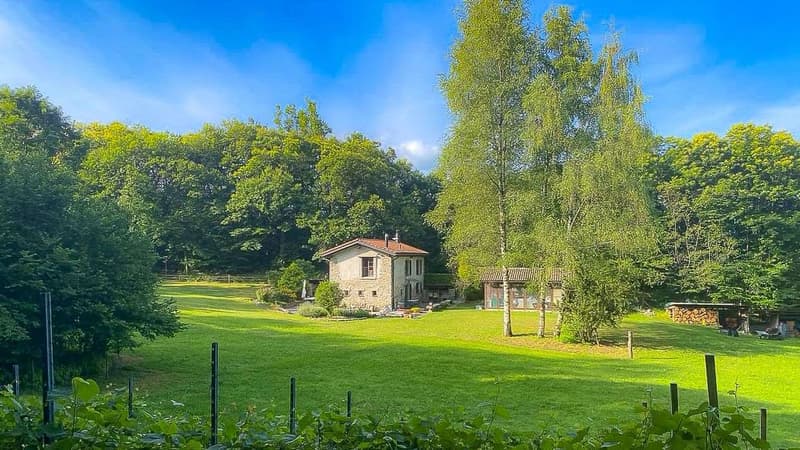 Jolie maison rustique secondaire avec grand terrain (2)