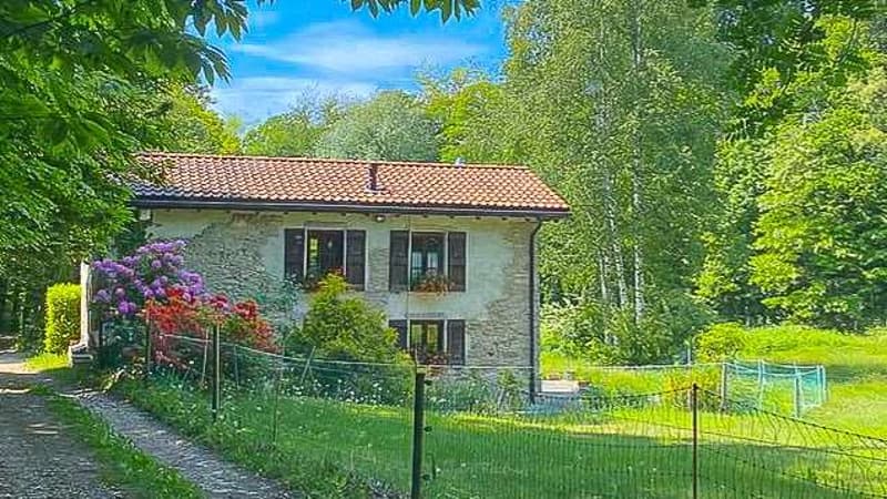 Jolie maison rustique secondaire avec grand terrain (3)