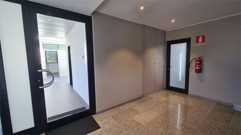 LUGANO: Prestigioso neues Büro in modernem Gebäude (5)