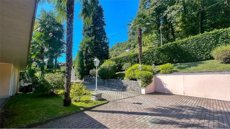 VILLA INDIPENDENTE CON PISCINA E DEPANDANCE (2)
