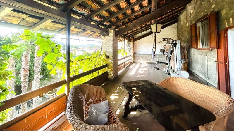 MAISON CARACTÉRISTIQUE AVEC PISCINE ET JARDIN (8)