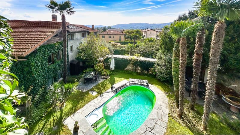 MAISON CARACTÉRISTIQUE AVEC PISCINE ET JARDIN (9)