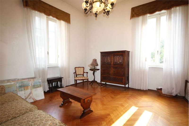 Chiasso: Period house with garden and two parking spaces in the city center (3)