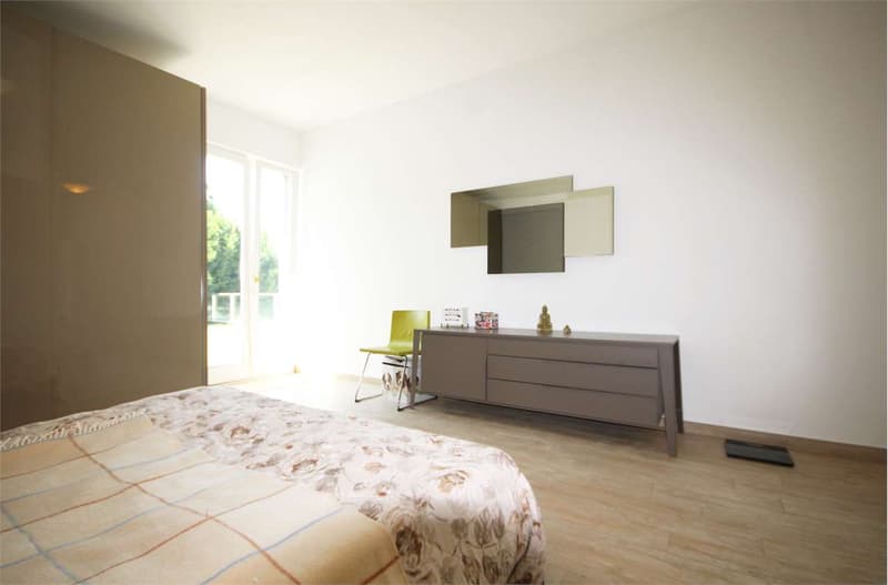 Prestigioso appartamento di 5,5 locali con giardino (4)