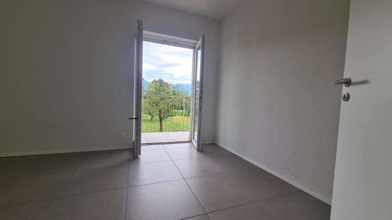 STABIO: GRANDE APPARTEMENT 4.5 PIÈCES PANORAMIQUE AVEC JARDIN (9)
