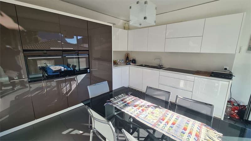 LUGANO: MODERN 4.5 ROOM APARTMENT WITH SPACIOUS TERRACE (5)