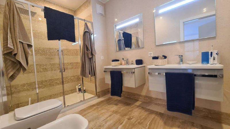 BISSONE: PRESTIGIOUS 4.5 ROOM APARTMENT WITH LAKE VIEW AND GARDEN (13)