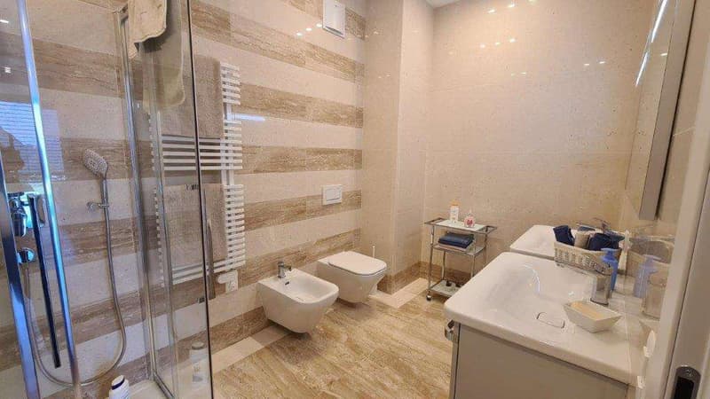 BISSONE: PRESTIGIOUS 4.5 ROOM APARTMENT WITH LAKE VIEW AND GARDEN (12)