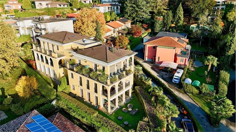 COLLINA D'ORO: ELEGANTE 3,5 LOC. IN VILLA CON PISCINA (2)