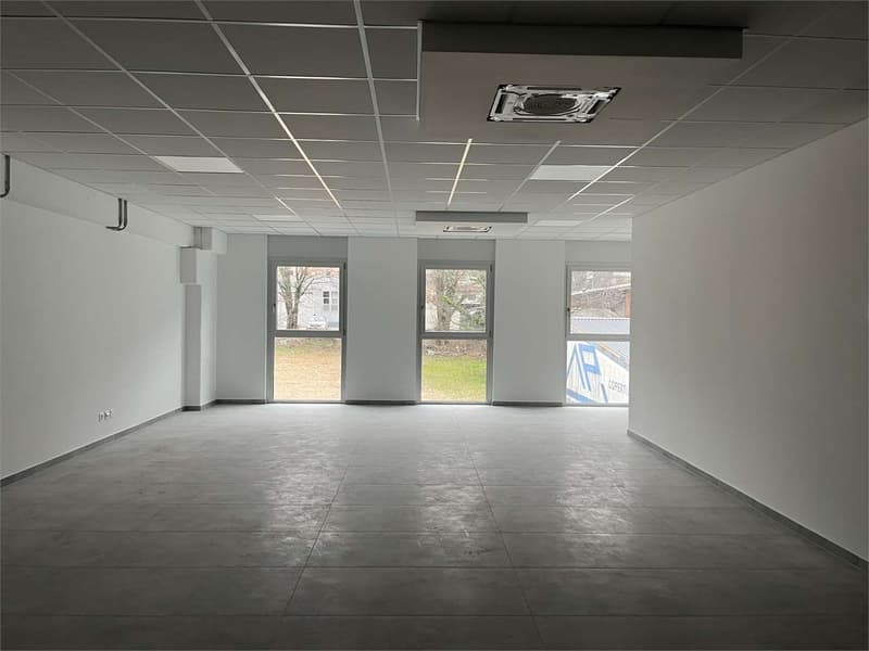 LUGANO BARBENGO: MODERNES BÜRO MIT PARKPLÄTZEN (3)