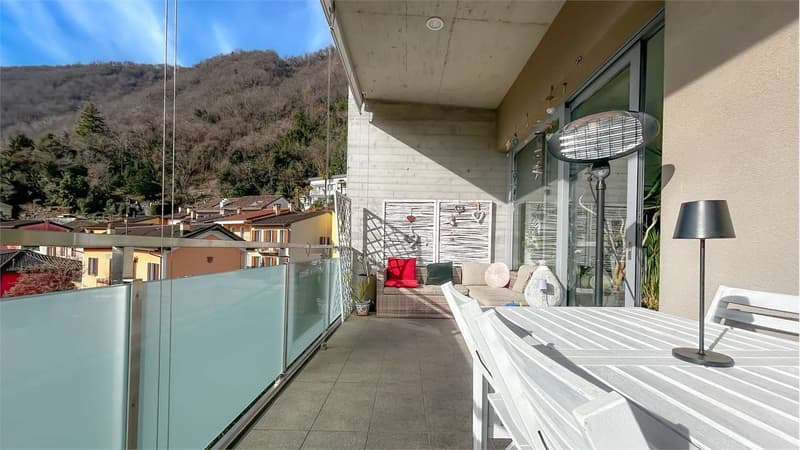 LUMINOSO ATTICO 4,5 LOCALI CON VISTA LAGO (2)