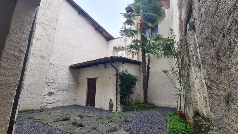 NEGGIO: SUGGESTIVO DUPLEX 4.0 loc. CON CORTILE (6)