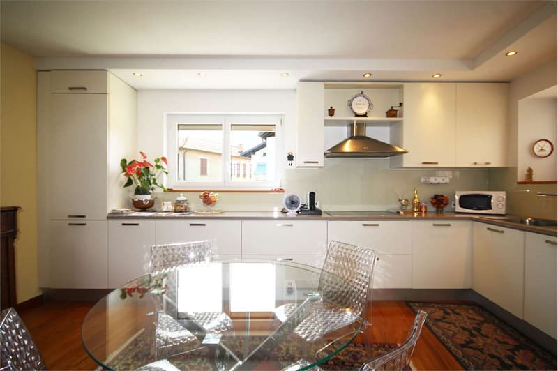 Vaste maison mitoyenne avec jardin (4)