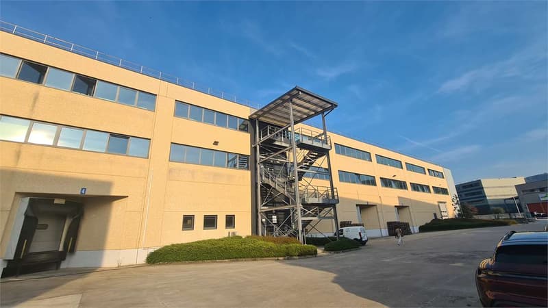 STABIO: MODERNE BÜROS VERSCHIEDENE GRÖSSEN mit Parkplätzen (3)