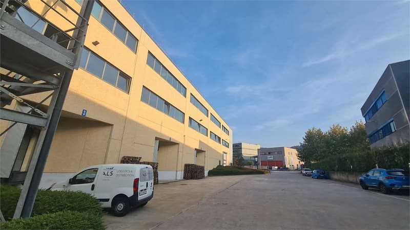 STABIO: MODERNE BÜROS VERSCHIEDENE GRÖSSEN mit Parkplätzen (4)