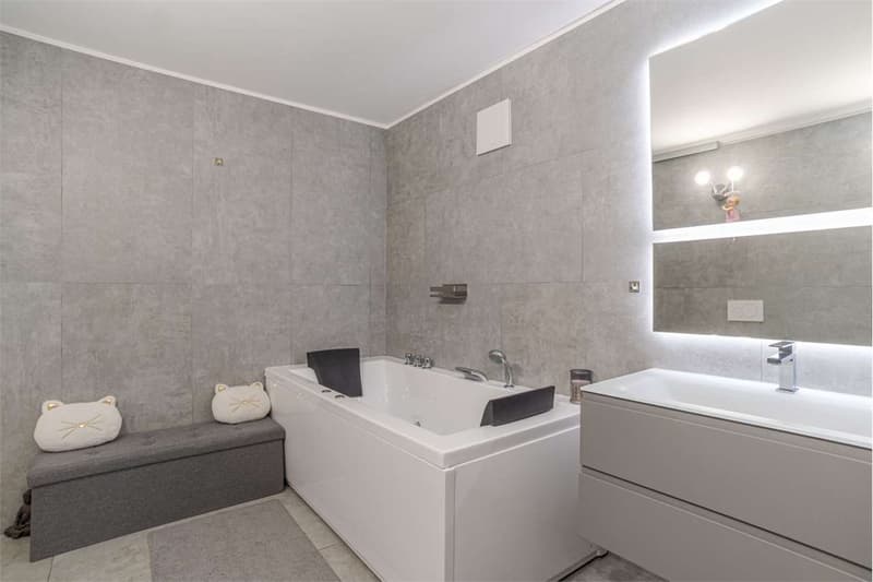 Paradiso: triplex con parziale vista lago e giardino privato (9)