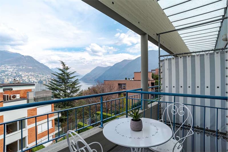 Paradiso: triplex con parziale vista lago e giardino privato (3)