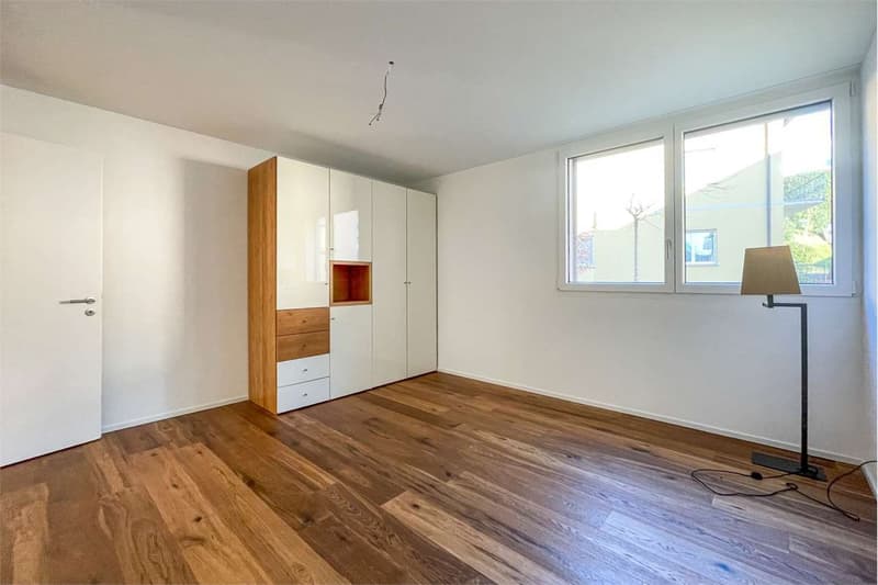 Massagno: elegant 2.5-room apartment with garden (7)