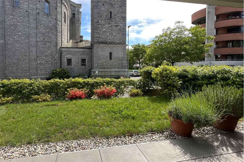 Massagno: elegant 2.5-room apartment with garden (4)