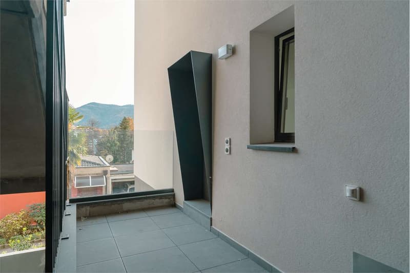 Vacallo: appartement 2.5 pièces exclusif de haute standing avec vue sur le vert (4)