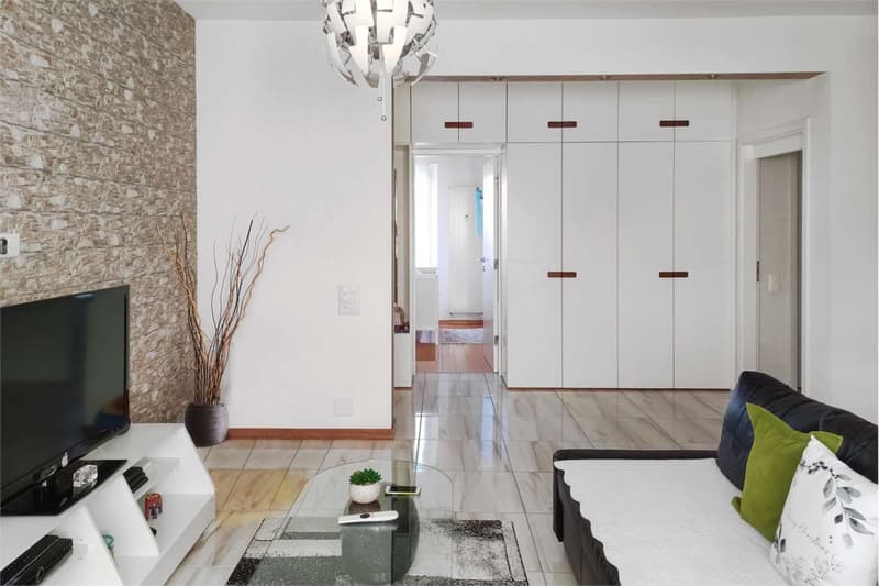 Massagno: 4.5-room apartment near the station (3)