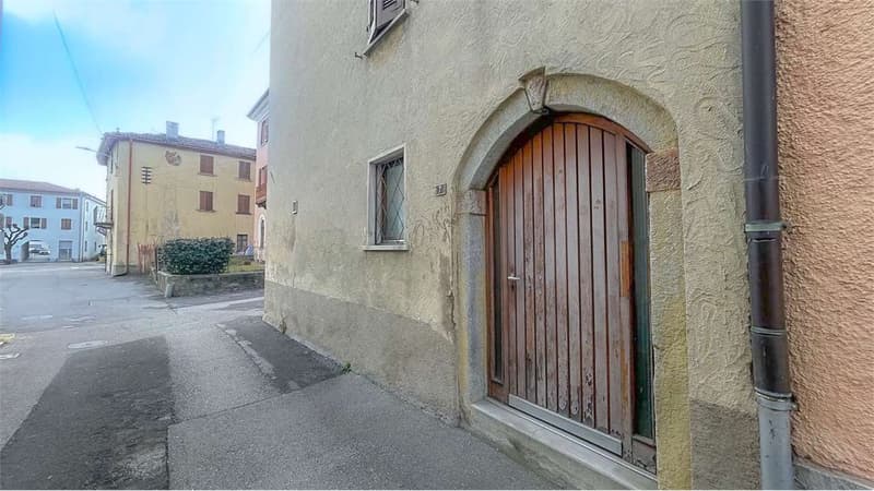 Immobilie mit Potential für 4 Wohnungen zur Renovierung (2)