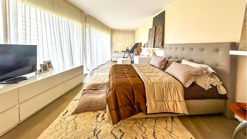 PRESTIGIOSO APPARTAMENTO CON GIARDINO E VISTA LAGO (13)
