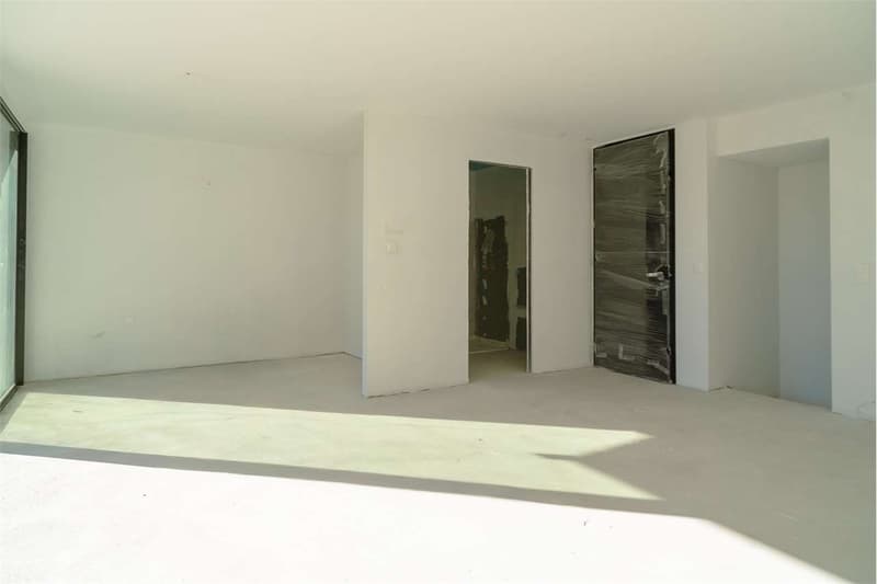 Maroggia: elegantes Maisonette mit privatem Garten, nur zwei Schritte vom See entfernt (4)
