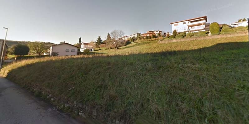 BALENA: TERRAIN CONSTRUCTIBLE AU CENTRE DU VILLAGE (2)