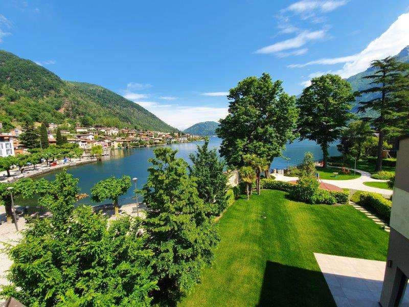 RIVA S. VITALE: PRÄCHTIGE VILLA AM SEE MIT SCHWIMMBAD (2)