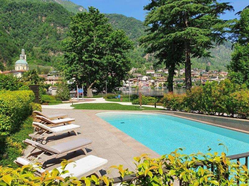 RIVA S. VITALE: PRÄCHTIGE VILLA AM SEE MIT SCHWIMMBAD (4)