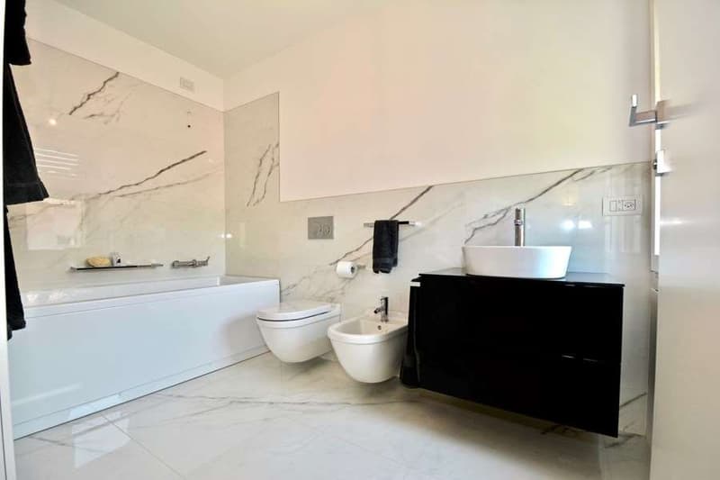 Elegantes Seehaus mit Pool in RIVA S. VITALE (12)