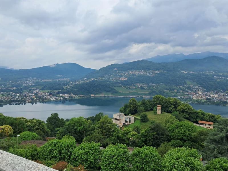 Nuovo attico di rappresentanza di 5,5 locali con piscina e giardino (1)