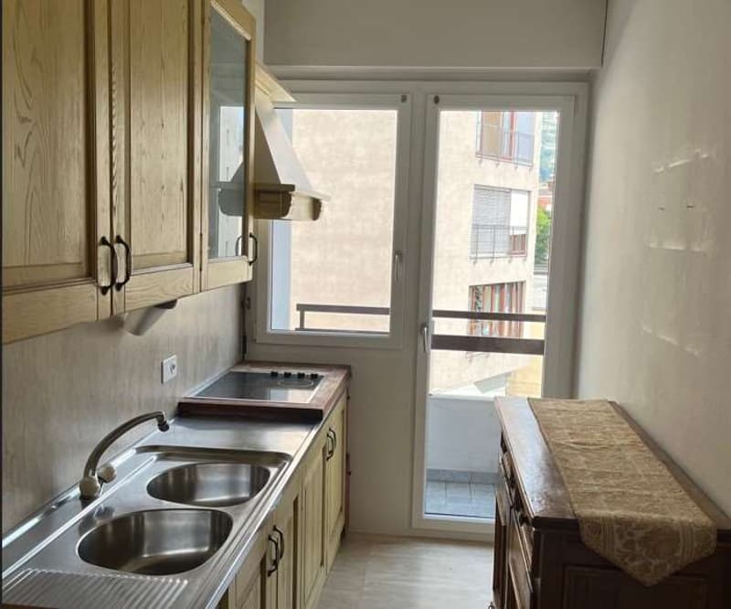 LUGANO: BRIGHT 4.5 ROOM APARTMENT IN THE CITY CENTER TO RENOVATE (7)