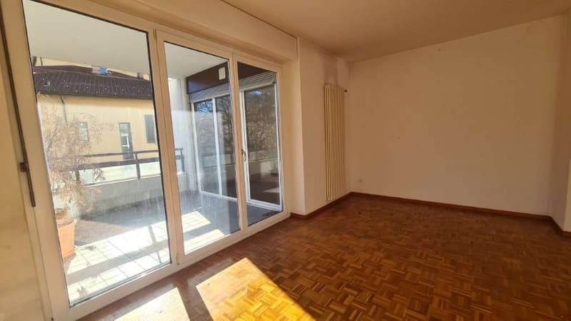 LUGANO: BRIGHT 4.5 ROOM APARTMENT IN THE CITY CENTER TO RENOVATE (2)