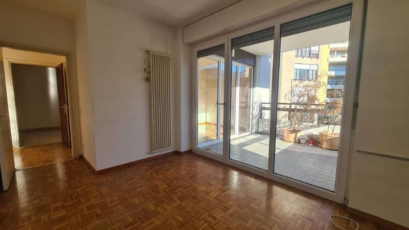 LUGANO: BRIGHT 4.5 ROOM APARTMENT IN THE CITY CENTER TO RENOVATE (3)