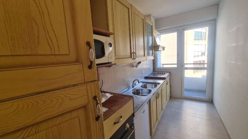 LUGANO: BRIGHT 4.5 ROOM APARTMENT IN THE CITY CENTER TO RENOVATE (6)