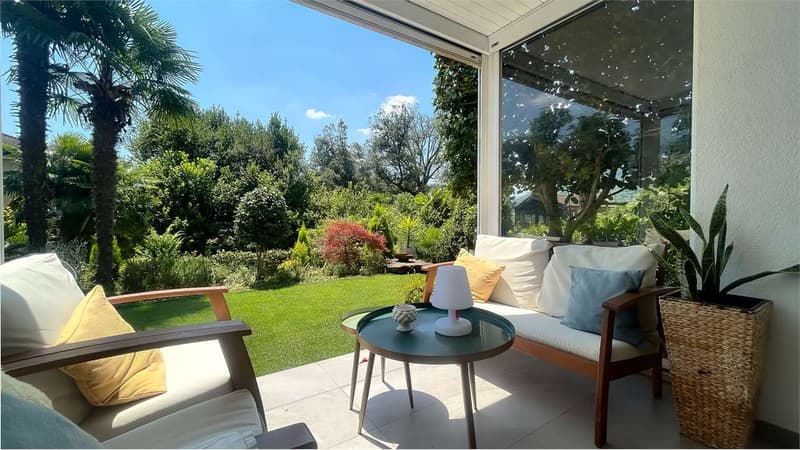 ELEGANTE CASA CON GIARDINO E VISTA SUL VERDE (1)