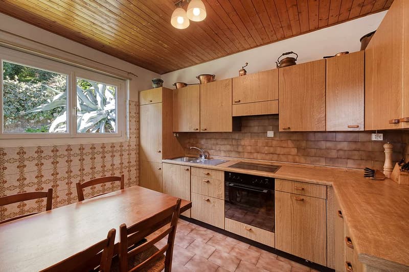 CASTEL S. PIETRO: VILLA WITH GREAT POTENTIAL FOR RENOVATION (4)