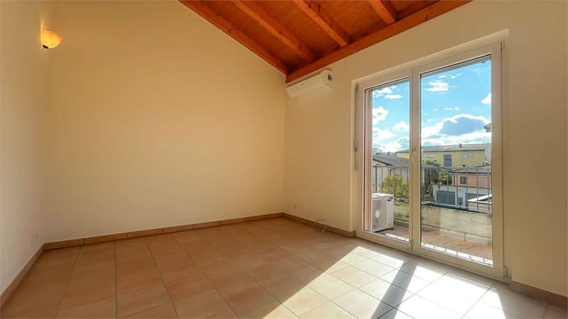 STABIO: SINGLE-FAMILY HOUSE WITH GARDEN AND SPACIOUS AREAS (9)