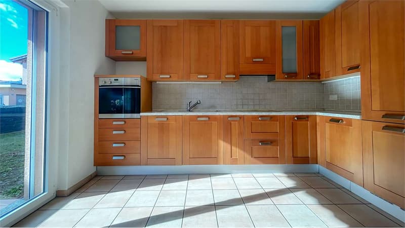 STABIO: SINGLE-FAMILY HOUSE WITH GARDEN AND SPACIOUS AREAS (5)