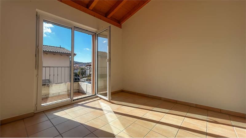 STABIO: SINGLE-FAMILY HOUSE WITH GARDEN AND SPACIOUS AREAS (7)