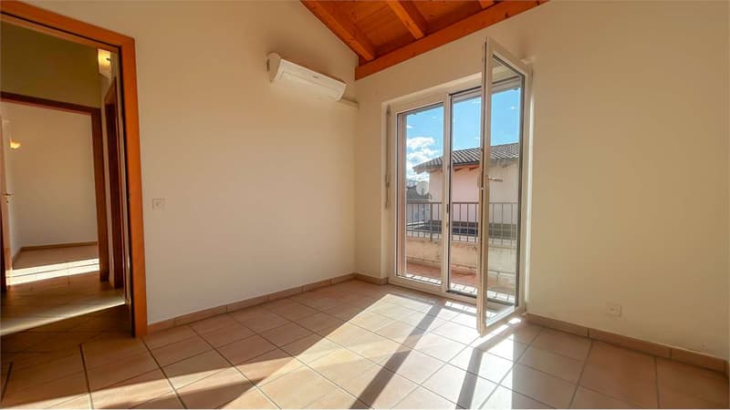 STABIO: SINGLE-FAMILY HOUSE WITH GARDEN AND SPACIOUS AREAS (10)